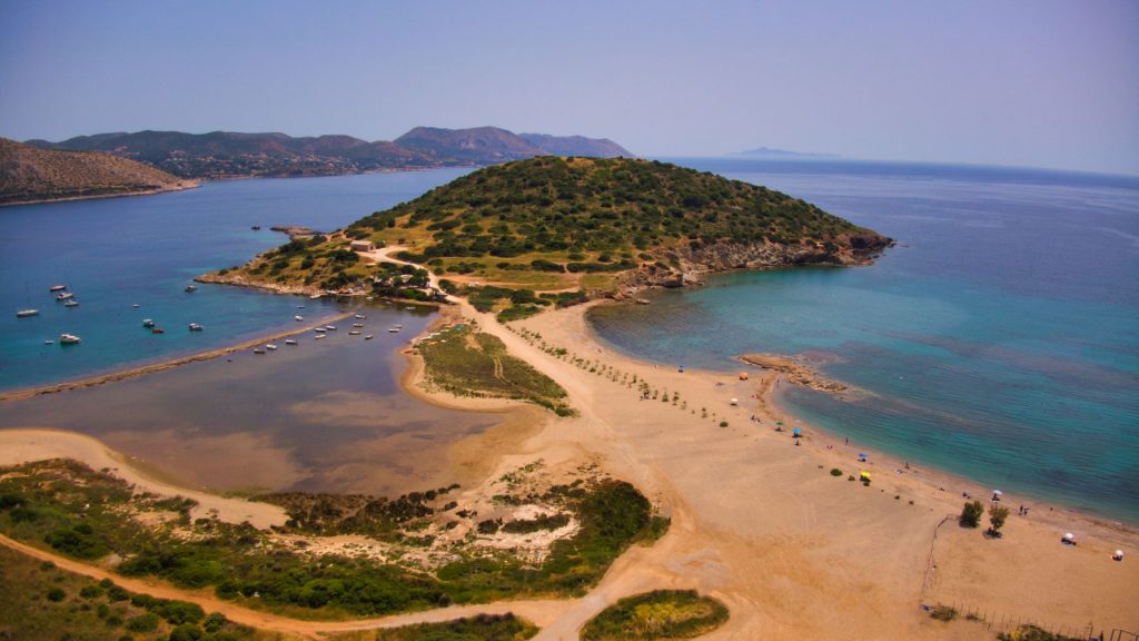 Άγιος Νικόλαος: Η παραλία στην Ανάβυσσο που απέχει 1 ώρα από το κέντρο της Αθήνας (βίντεο)