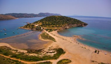 Άγιος Νικόλαος: Η παραλία στην Ανάβυσσο που απέχει 1 ώρα από το κέντρο της Αθήνας (βίντεο)