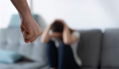 Νέο περιστατικό ενδοοικογενειακής βίας στο Μεσολόγγι: 38χρονος ξυλοκόπησε τη 26χρονη έγκυο σύντροφό του