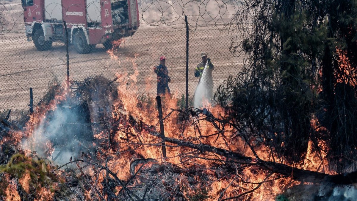 Σταμάτα: Εκκενώθηκε η κατασκήνωση Διονύσου λόγω της φωτιάς