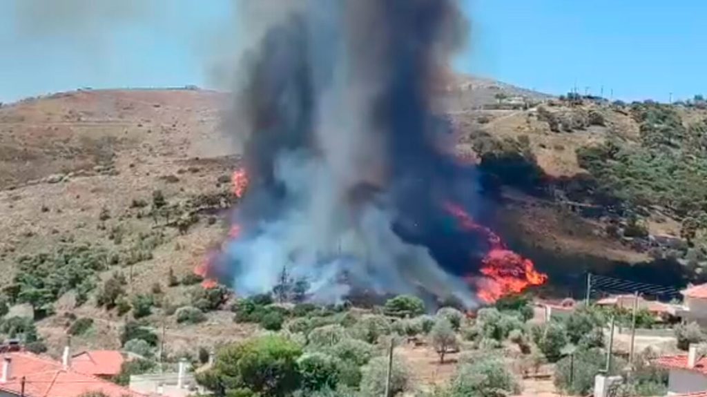 Κερατέα: Τουλάχιστον 210 χιλιόμετρα μακριά έφτασε ο καπνός από τη φωτιά – Δείτε δορυφορική φωτογραφία