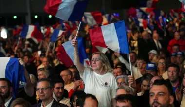 Προς υπερψήφιση Εθνικού Συναγερμού και Ζ.Μπαρντελά «δείχνουν» οι Ρεπουμπλικανοί στην Γαλλία: «Η ακροαριστερά είναι εθνικός κίνδυνος»