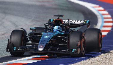Formula 1: Νίκη για Ράσελ και Mercedes – Επική «μάχη» με σύγκρουση μεταξύ Φερστάπεν και Νόρις