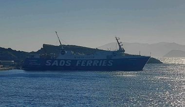 Φολέγανδρος: Πλοίο προσέκρουσε στο λιμάνι – Τραυματίστηκαν επιβάτες – Διακομιδή με ελικόπτερο στην Σαντορίνη