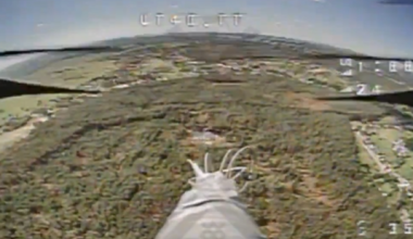 Βίντεο: Ρωσικό FPV drone έπληξε αυτοκινούμενα πυροβόλα των ουκρανικών Ενόπλων Δυνάμεων κοντά στο Ποντόλι