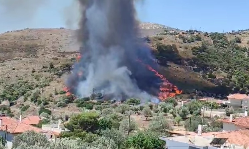 Κερατέα: Σπίτι πυροσβέστη κάηκε από την φωτιά την ώρα που εκείνος έσωζε περιουσίες σε άλλες περιοχές