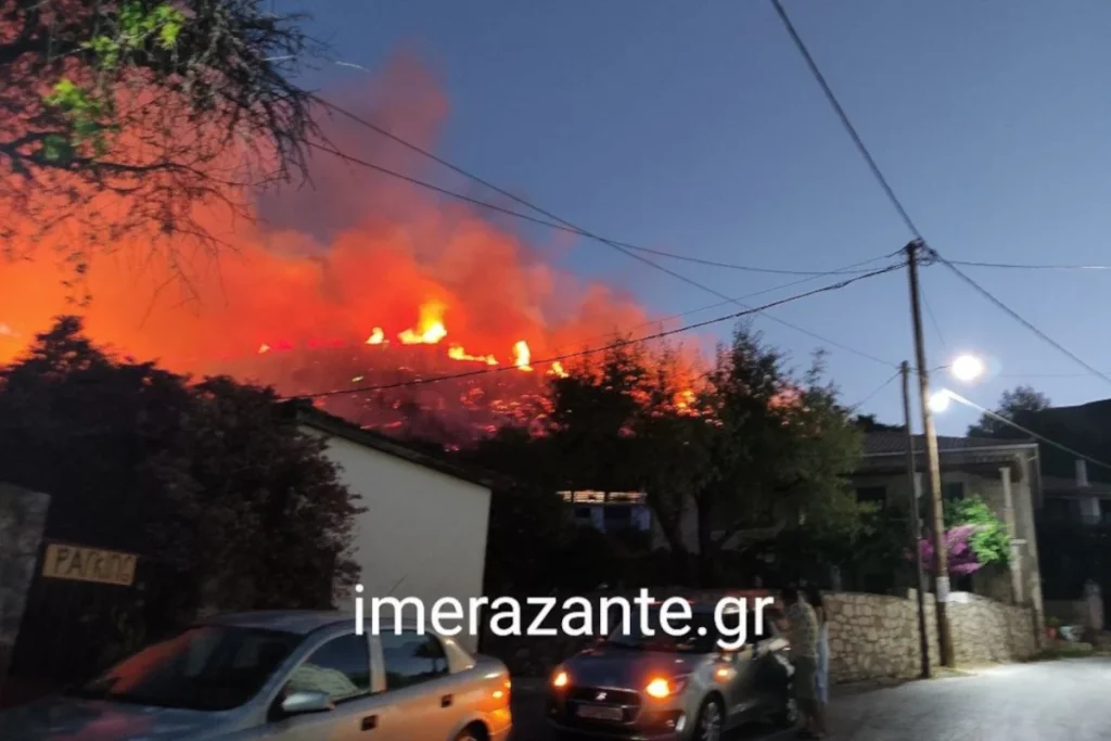 Ζάκυνθος: Οργή για κατοίκους που διασκέδαζαν σε πανηγύρι ενώ η φωτιά έκαιγε ανεξέλεγκτα πίσω τους