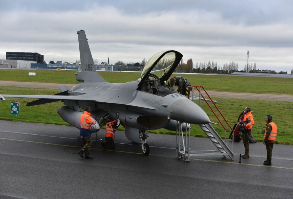 Τα ολλανδικά F-16 ξεκίνησαν να παραδίδονται στην Ουκρανία – Σύντομα θα αναμετρηθούν με τα ρωσικά μαχητικά