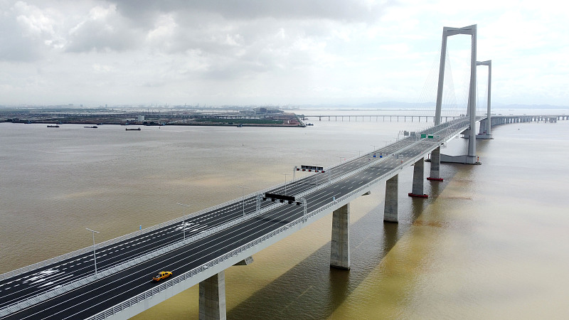 Τελείωσε το νέο κατασκευαστικό «θαύμα» της Κίνας: Τέθηκε σε κυκλοφορία ο «θαλάσσιος» αυτοκινητόδρομος Shenzhen-Zhongshan