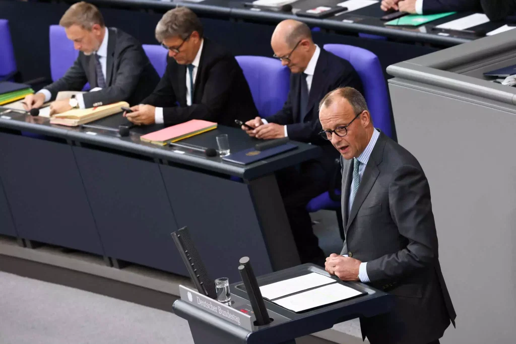 Σε ρυθμούς πρόωρων εκλογών και η Γερμανία: «Η κυβέρνηση Σολτς δίνει 27 δισ.ευρώ για πολιτικές ασύλου»