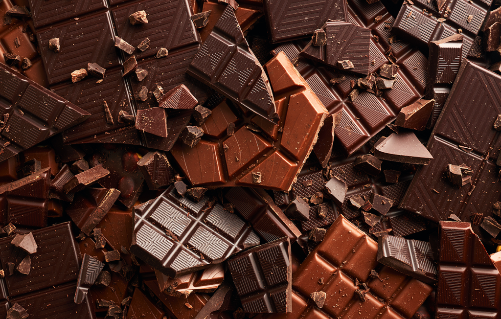 Έρευνα: Δείτε πώς η μαύρη σοκολάτα και το κακάο μειώνουν την αρτηριακή πίεση και τη χοληστερίνη