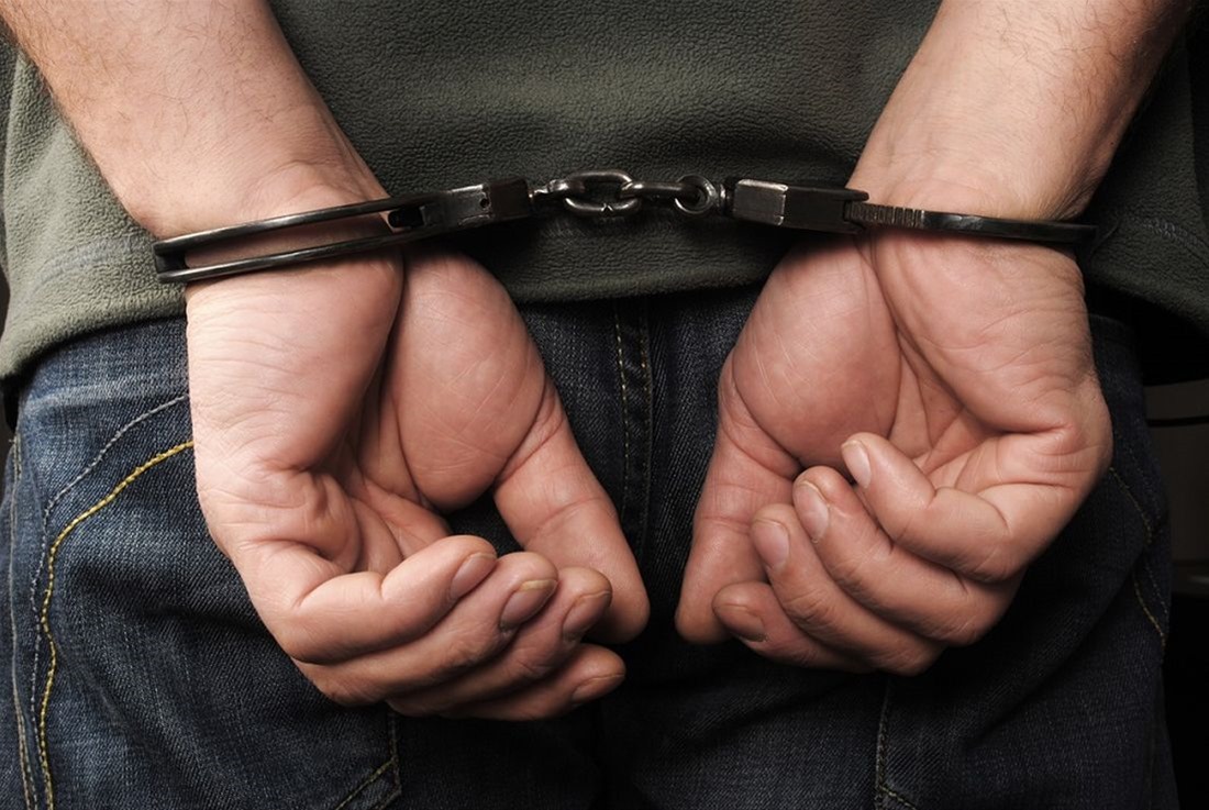 Χανιά: Ένα μίνι οπλοστάσιο είχε ο 58χρονος που συνελήφθη μετά από καταγγελία για ενδοοικογενειακή βία