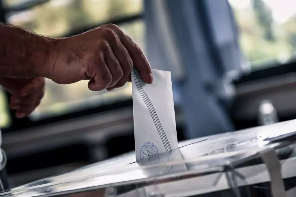Metron Analysis: Στο 24,4% η πρόθεση ψήφου για τη ΝΔ
