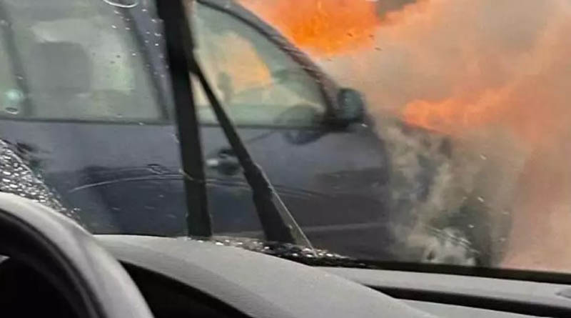 Παρανάλωμα του πυρός έγινε ένα αυτοκίνητο στη Λεωφόρο Βουλιαγμένης
