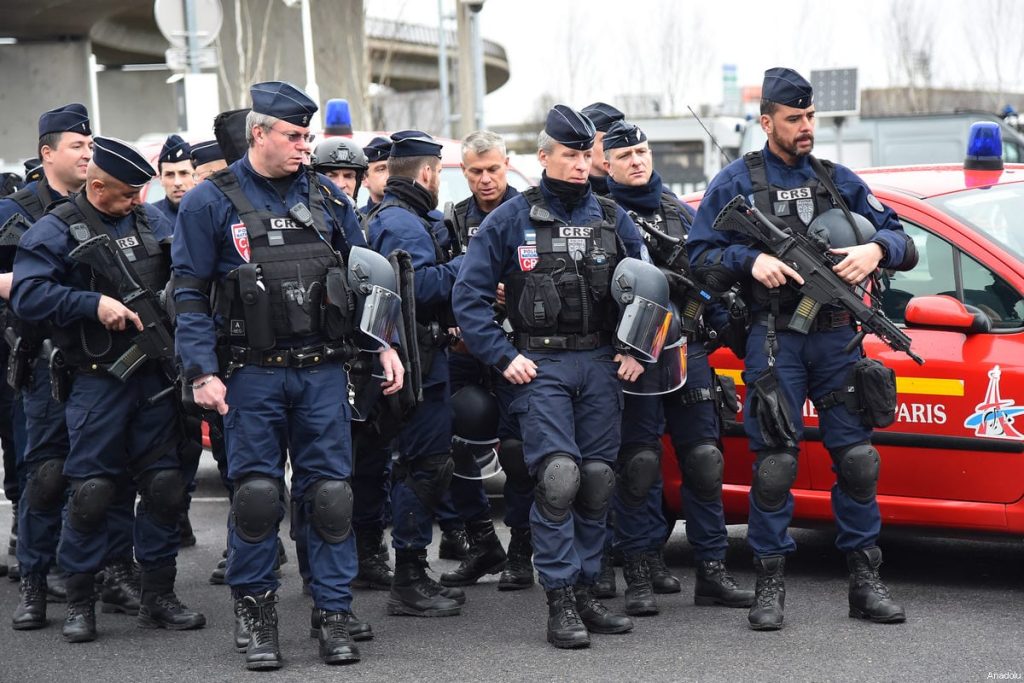 Γαλλία: Στους δρόμους 30.000 αστυνομικοί για τον δεύτερο γύρο των εκλογών