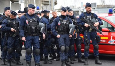 Γαλλία: Στους δρόμους 30.000 αστυνομικοί για τον δεύτερο γύρο των εκλογών