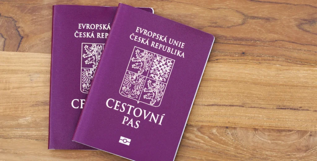 Τσεχία: «Σκληραίνει» η αντιρωσική στάση της χώρας – Δεν θα αναγνωρίζει πλέον μη βιομετρικά ρωσικά διαβατήρια