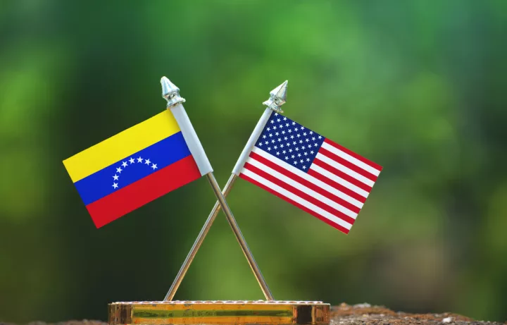 Να βελτιώσουν τις σχέσεις τους συμφώνησαν Βενεζουέλα και ΗΠΑ