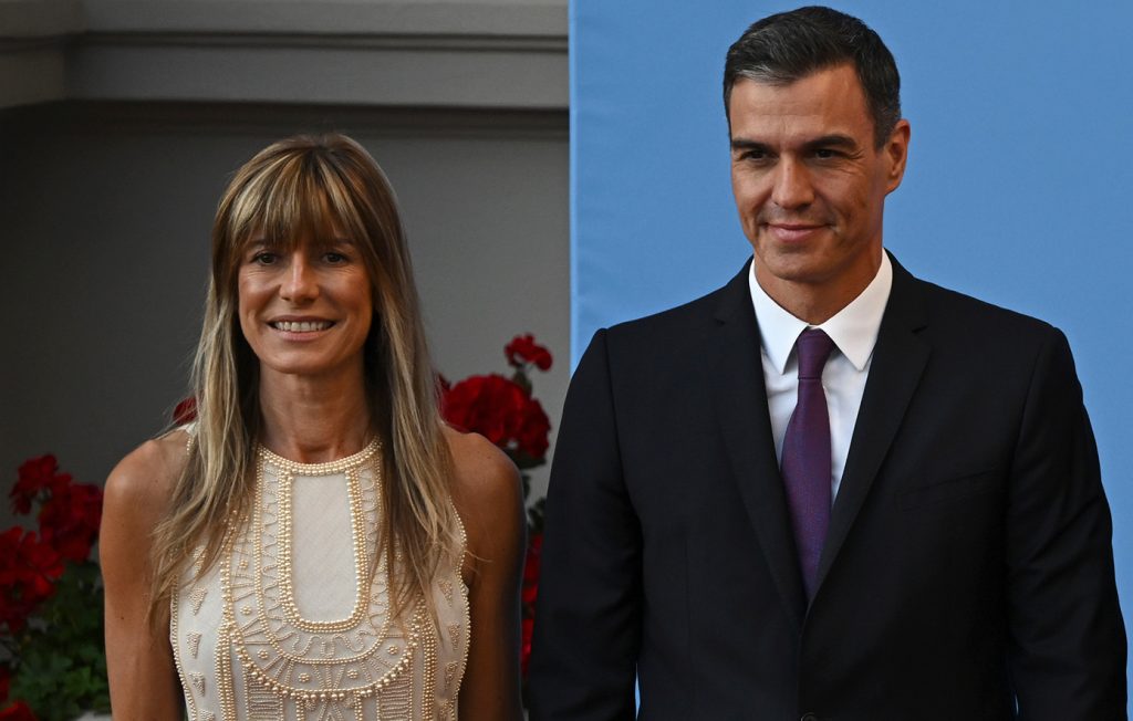 Ισπανία: Ενώπιον δικαστηρίου στη Μαδρίτη εμφανίστηκε η σύζυγος του Π.Σάντσεθ – Αντιμετωπίζει κατηγορίες για διαφθορά