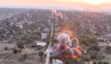 Βίντεο: Ρωσικές βόμβες UMPB πλήττουν προσωρινό σημείο ανάπτυξης των ουκρανικών Ενόπλων Δυνάμεων κοντά στο Σαντόβε