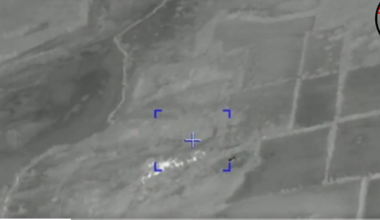 Ρωσικές βόμβες RBK 500 έπληξαν ουκρανικό εξοπλισμό στο Τίκχε (βίντεο)