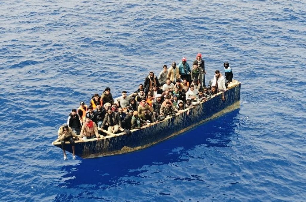 Κρήτη: Κατέφθασαν με πλωτό 220 αλλοδαποί μουσουλμάνοι  – Μεταφέρθηκαν από το λ.σ. στα Σφακιά