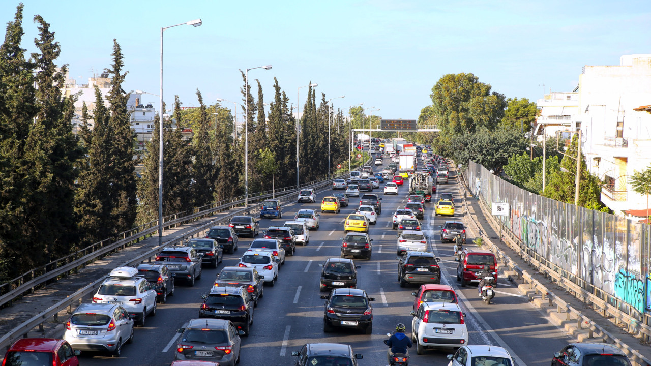 Δείτε σε ποιους δρόμους της Αττικής υπάρχει αυξημένη κίνηση – Ποιους να αποφύγετε (χάρτης)