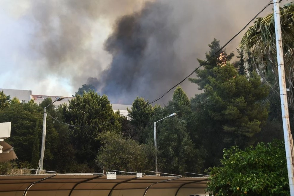 Μαρτυρία γιατρού από το νοσοκομείο της Πάτρας – «Ξέσπασε φωτιά στον τρίτο όροφο του Καραμανδάνειου» 