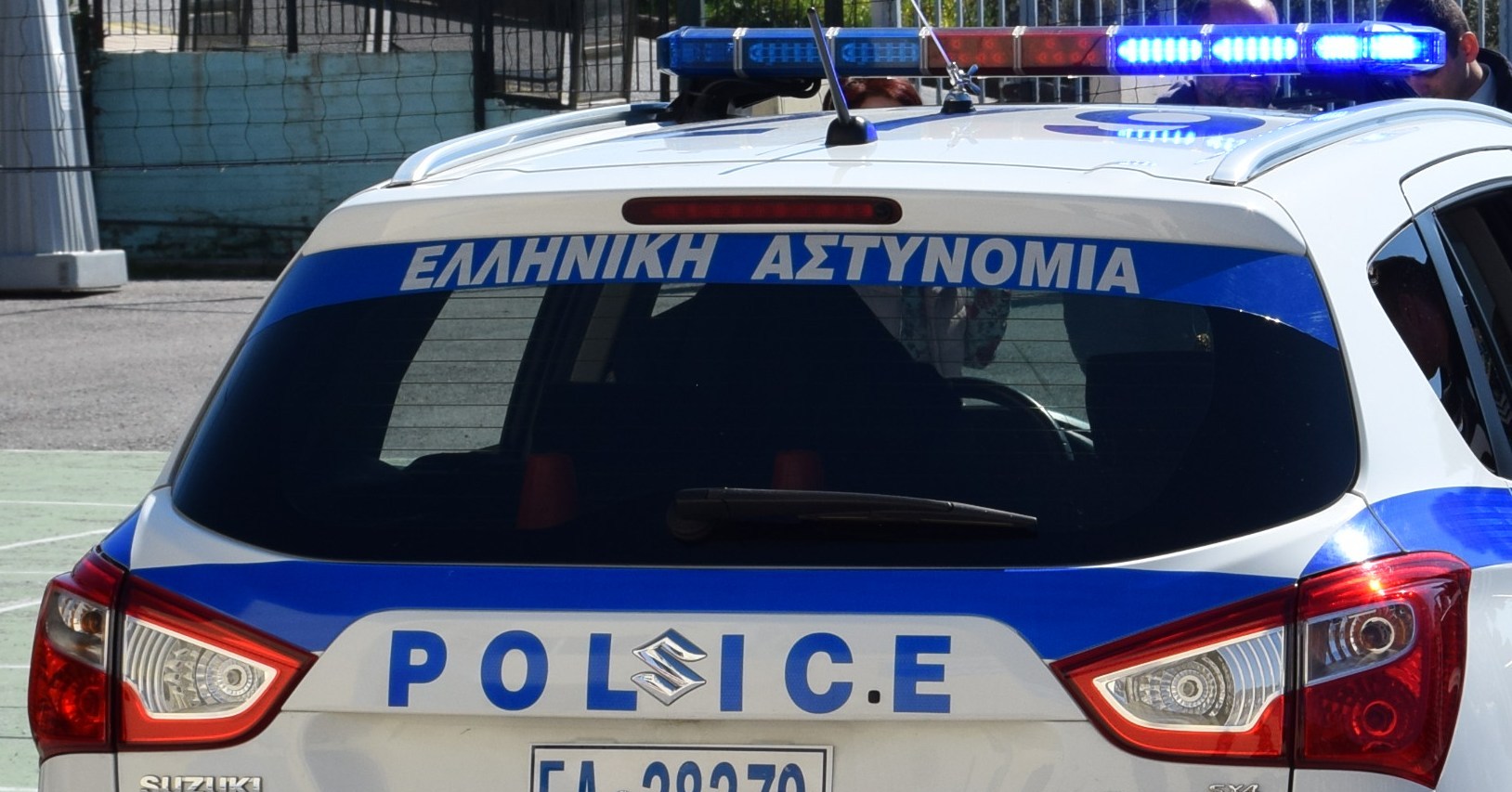 Συνελήφθησαν τρεις αλλοδαποί την ώρα που προσπαθούσαν να διαρρήξουν με «πασπαρτού» σπίτι στην Καλλιθέα