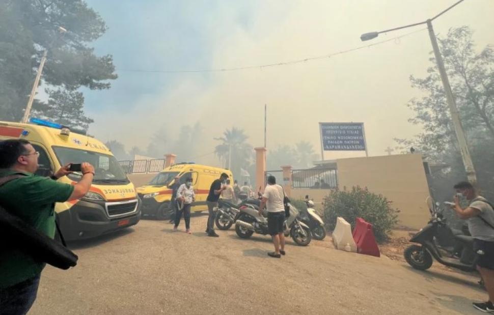 Προσήχθη γυναίκα για τη φωτιά στην Πάτρα – Απειλούσε χθες ότι θα κάψει το Κωνσταντοπούλειο