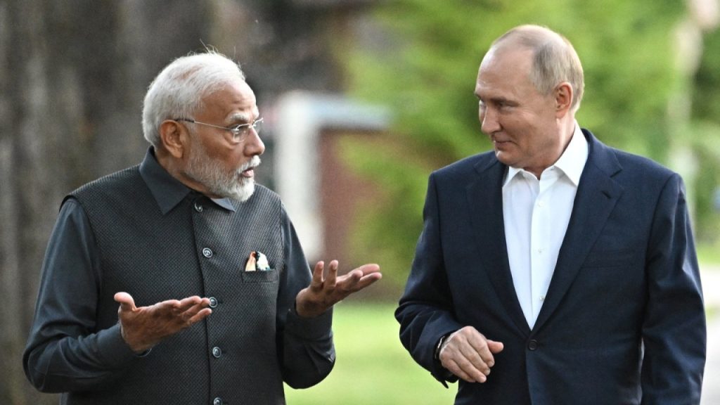 Στη Ρωσία ο Ινδός πρωθυπουργός Ν.Μόντι – Ο Β.Πούτιν τον ξενάγησε στην κατοικία του (φώτο-βίντεο)
