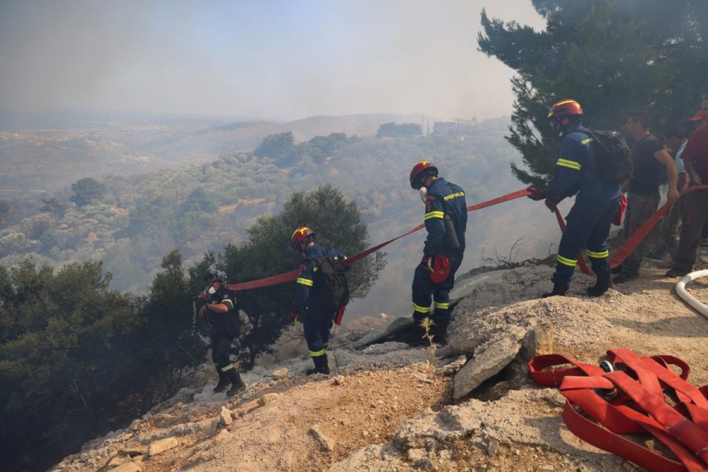 Ξέσπασε πυρκαγιά στην περιοχή Σιδηρούντα της Χίου – Σηκώθηκαν 2 αεροσκάφη και 2 ελικόπτερα