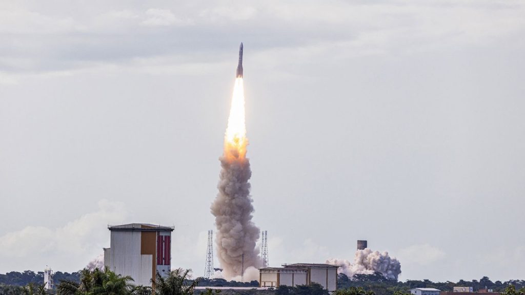 Η Ευρώπη «επιστρέφει» στο Διάστημα – Εκτοξεύθηκε ο νέος πύραυλος Ariane 6 (βίντεο)
