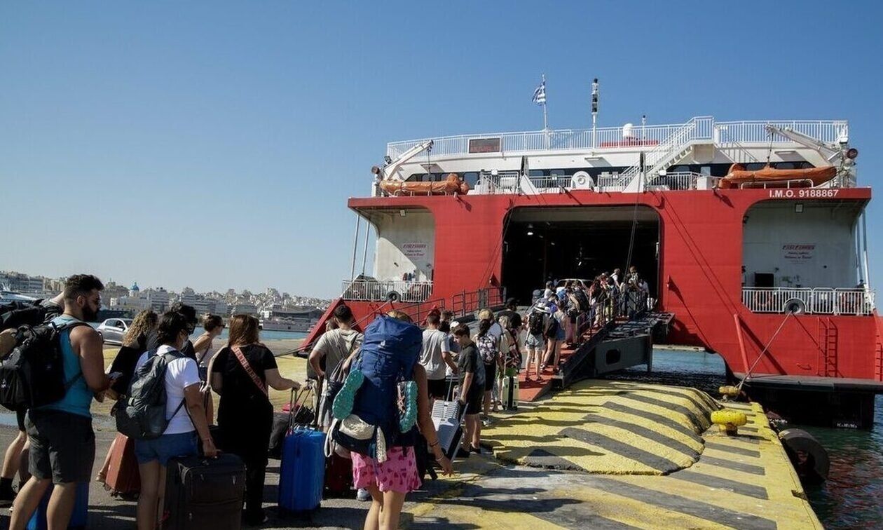 Oι διακοπές έγιναν εφιάλτης: Απαιτείται ένας μισθός μόνο για τα ακτοπλοϊκά εισιτήρια – Τιμές σοκ!