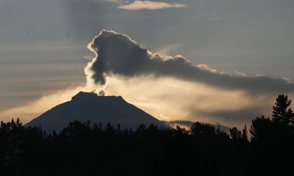 Ισημερινός: Νέφος ηφαιστειακής τέφρας έπληξε κοινότητες (βίντεο)