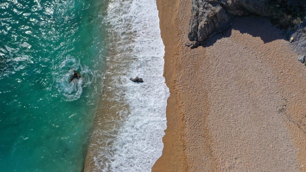 Μάνη: Κατά περίπου 20 μέτρα μετατοπίστηκε η παραλία της Καλόγριας στη Στούπα