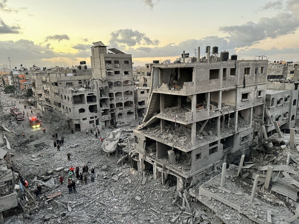 Χαμάς: «Ο Μοχάμεντ Ντέιφ είναι ζωντανός – Έφτασαν τους 90 οι νεκροί στον καταυλισμό Αλ Μαουάσι»
