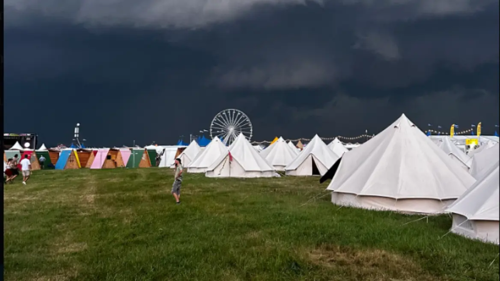 Σλοβακία: Τουλάχιστον 15 τραυματίες από σφοδρή καταιγίδα σε υπαίθριο μουσικό φεστιβάλ (φώτο-βίντεο)