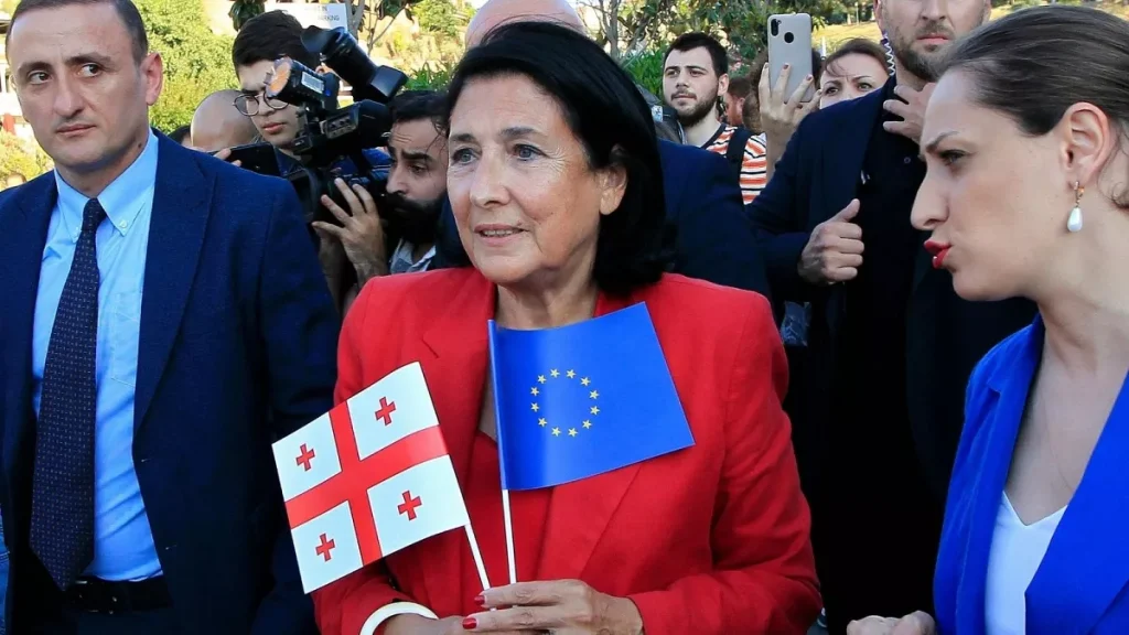 Γεωργία: Η πρόεδρος της χώρας ζητά εκ νέου να ακυρωθεί ο νόμος για τους «ξένους πράκτορες»