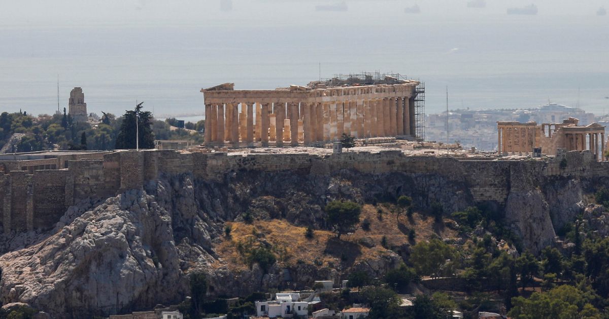 Αποφασισμένοι να δουν την Ακρόπολη ακόμα και 50 βαθμούς Κελσίου οι τουρίστες – Εικόνες από θερμική κάμερα