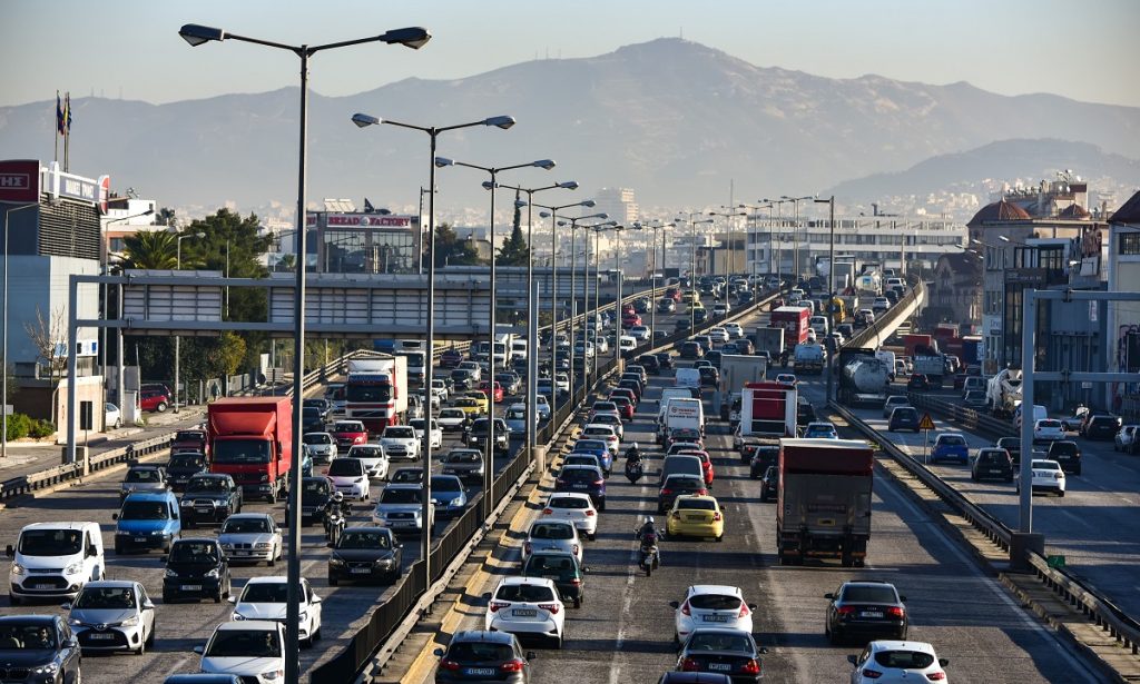 Αυξημένη η κίνηση στους δρόμους της Αττικής – Πού υπάρχουν τα μεγαλύτερα προβλήματα