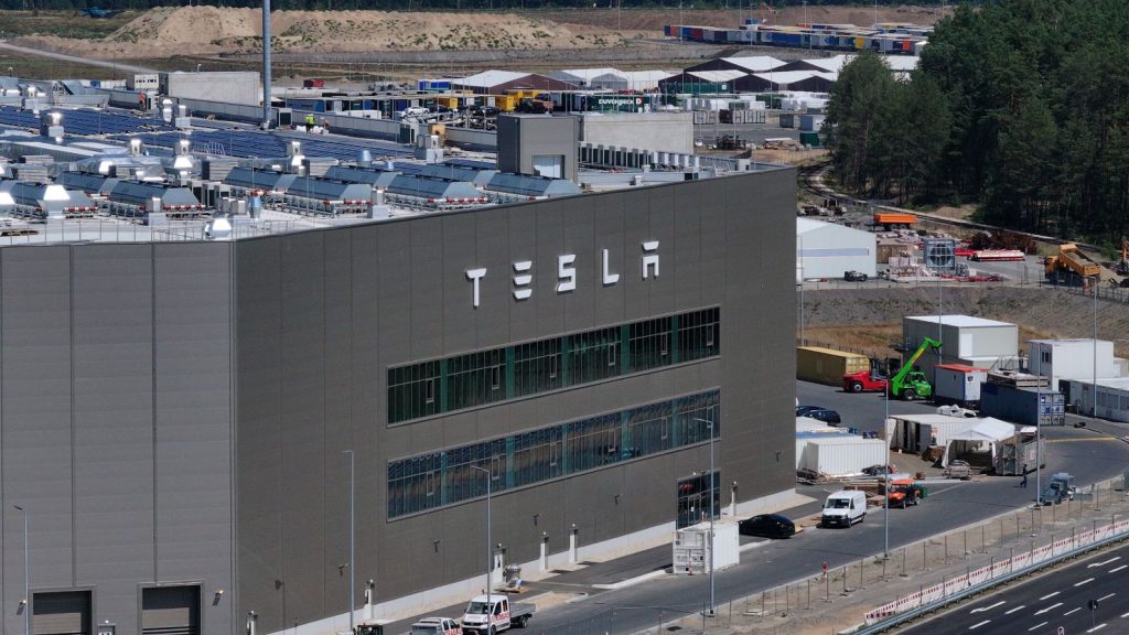 Γερμανία: 65.000 κούπες του καφέ «χάθηκαν» σε εργοστάσιο της «Tesla» – «Έχουμε βαρεθεί να αγοράζουμε κούπες»