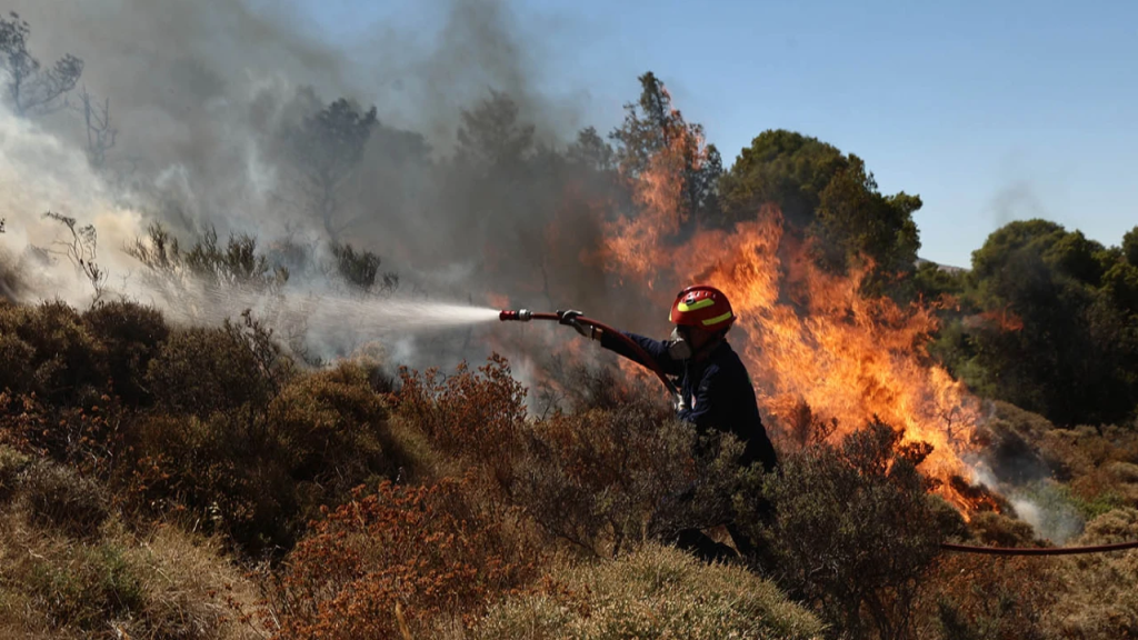 Τέθηκε υπό έλεγχο η φωτιά Θέα Αχαρνών βόρεια της Βαρυμπόμπης