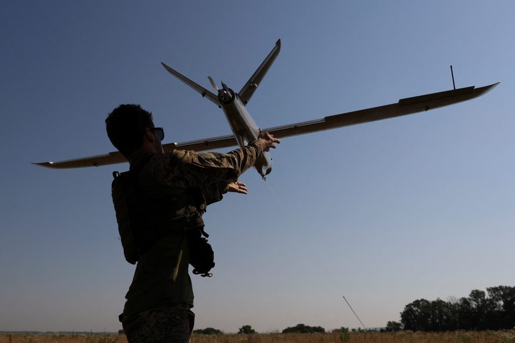 Ρωσικό drone εντοπίζει Ουκρανούς σε αλλαγή φρουράς – Τους πλήττει άλλο drone μάχης