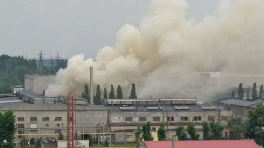 Ρωσία: Πυρκαγιά ξέσπασε σε εργοστάσιο στρατιωτικού εξοπλισμού στο Εκατερινμπούργκ (βίντεο)
