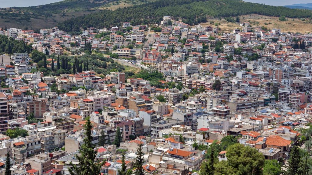 Λαμία: Φόλες στο κέντρο της πόλης – Τελευταία στιγμή σώθηκε ένας σκύλος (φωτο)