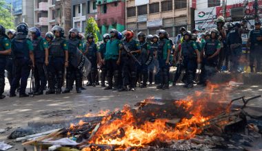 Μπαγκλαντές: Εντείνονται η βία και οι διαδηλώσεις – Στους 105 έχει φτάσει ο αριθμός των νεκρών