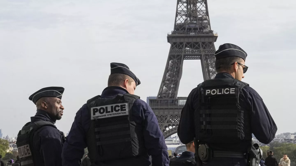 Αιματηρή επίθεση στο Παρίσι: Άνδρας μαχαίρωσε αστυνομικό