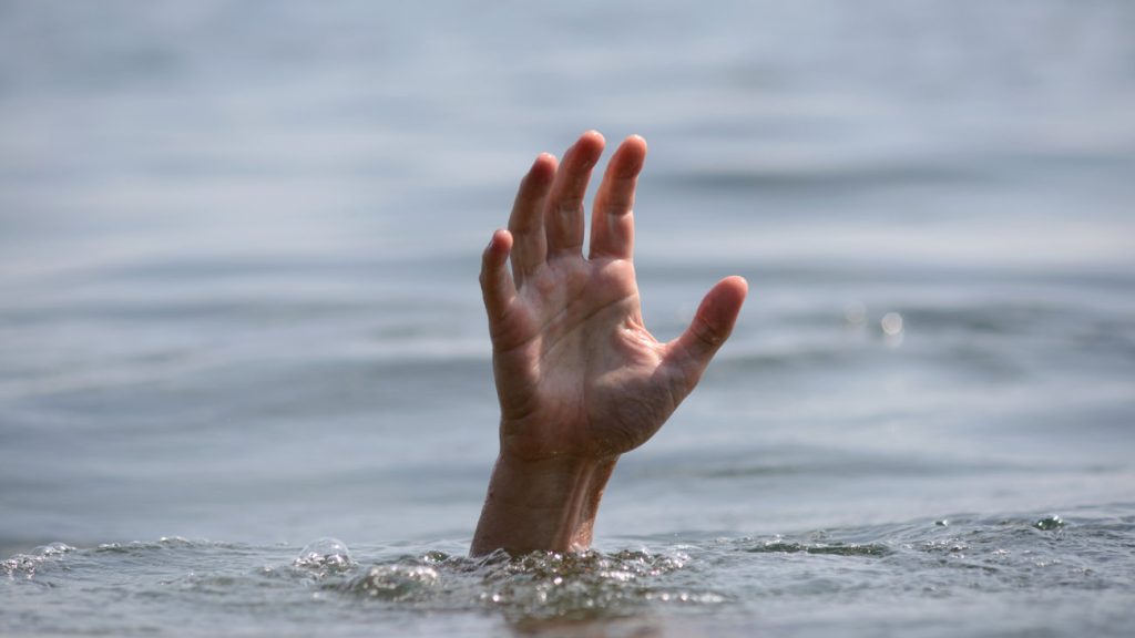 Άνδρας ανασύρθηκε νεκρός από τη θαλάσσια περιοχή της Βουλιαγμένης
