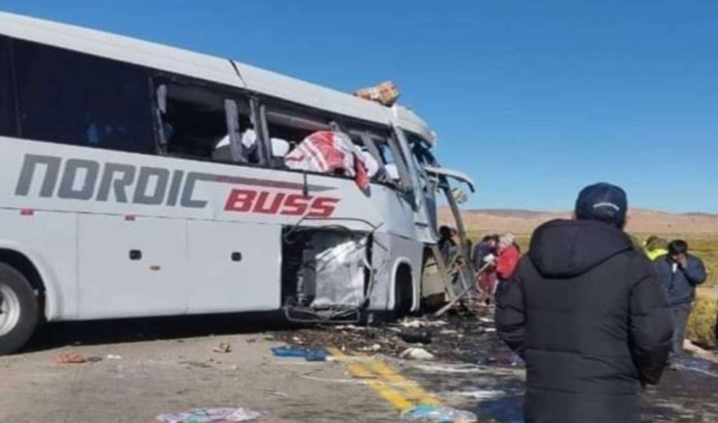 Σύγκρουση φορτηγού με λεωφορείο στη Βολιβία -Τουλάχιστον 22 νεκροί και 14 τραυματίες